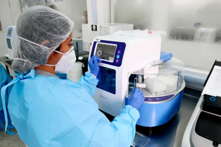 Bahia Avança na Saúde com Novas Policlínicas e Enfrenta Desafios de Regulação em 2025