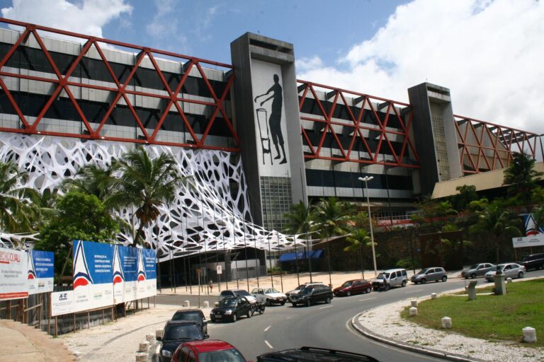 Conflito entre Prefeitura de Salvador e Governo da Bahia Complica Futuro do Centro de Convenções