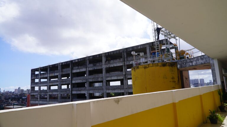 Divisão na Escola Politécnica da Bahia: Polêmica em torno de obras inacabadas