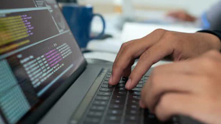 Escolas de SP Usarão Inteligência Artificial para Corrigir Redações em 2026