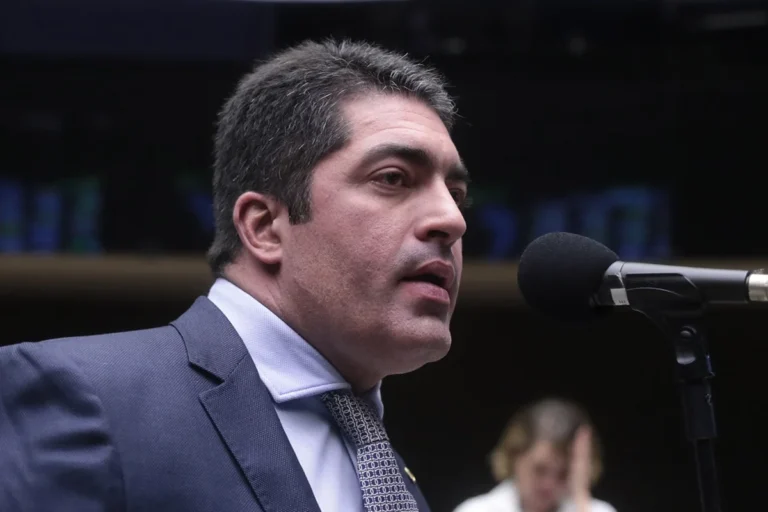 Jerônimo Nomeia Otto Alencar Filho para o TCE-BA; Impasse Judicial Adia Josias Gomes