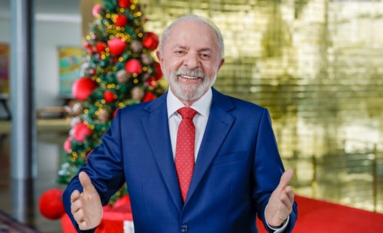 Lula Comemora Avanços e Destaca Resiliência do Povo Brasileiro em Mensagem de Natal