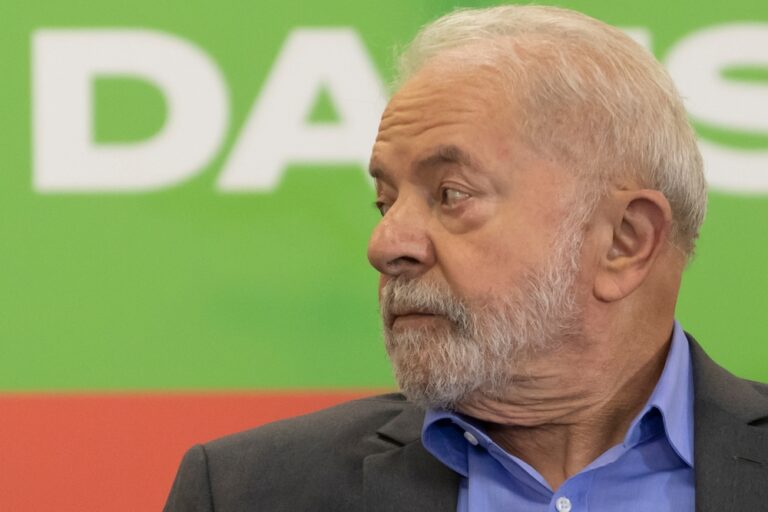 Análises apontam a insustentabilidade da política fiscal de Lula