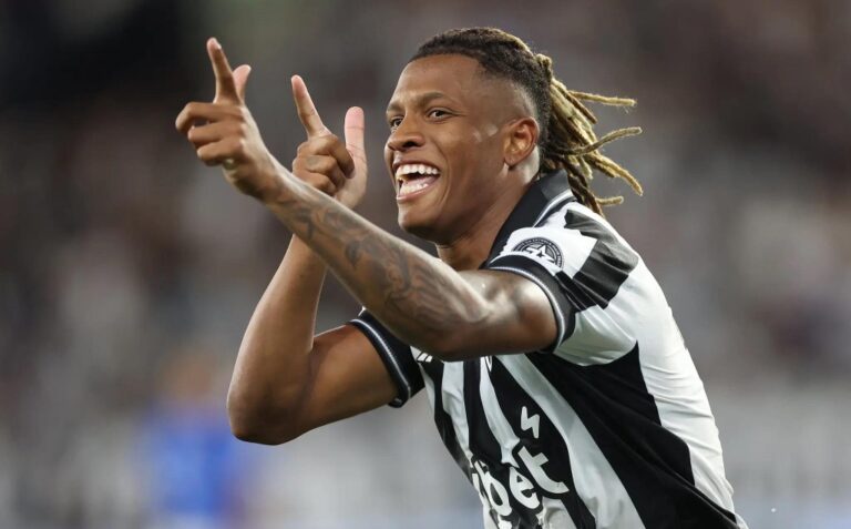 Botafogo Goleia o Cruzeiro e Assume a Liderança do Brasileirão