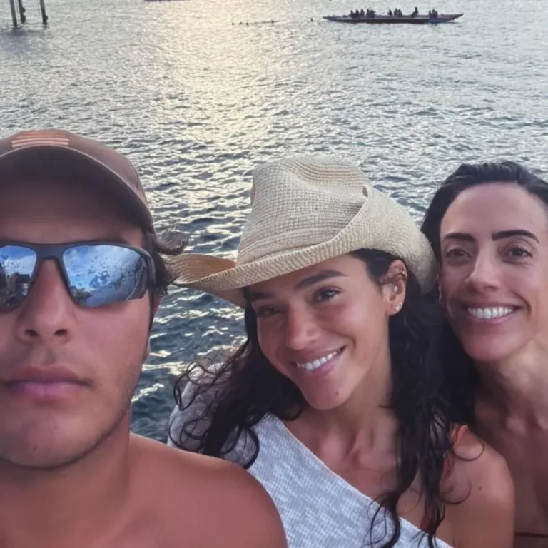 Bruna Marquezine Retorna ao Brasil e Curte Fim de Semana em Salvador Bruna Marquezine Retorna ao Brasil e Curte Fim de Semana em Salvador