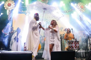 Celebração Vibrante no Pelourinho: Pagode, Hip-Hop e Cortejo Afro com Daniela Mercury Celebração Vibrante no Pelourinho: Pagode, Hip-Hop e Cortejo Afro com Daniela Mercury