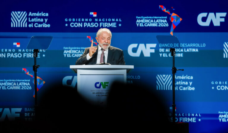 Estado de Saúde de Lula Após Cirurgia de Catarata: Avaliação Positiva