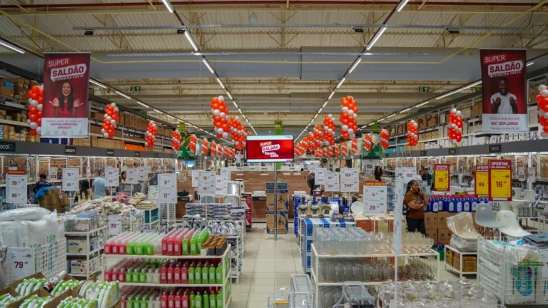 Ferreira Costa Lança Saldão com Descontos de Até 50% para Ajudar na Economia Familiar