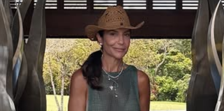 Ivete Sangalo Brilha em Trancoso com Vestido Transparente e Encanta Fãs