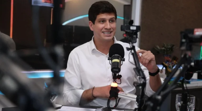 João Campos e a Necessidade de Aprender com o Erro de ACM Neto na Bahia