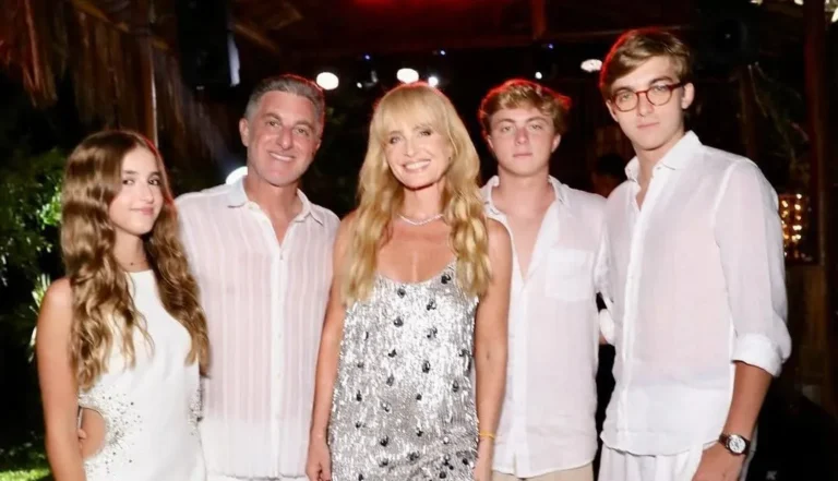 Luciano Huck e Angélica Celebram o Ano Novo com a Família em Trancoso