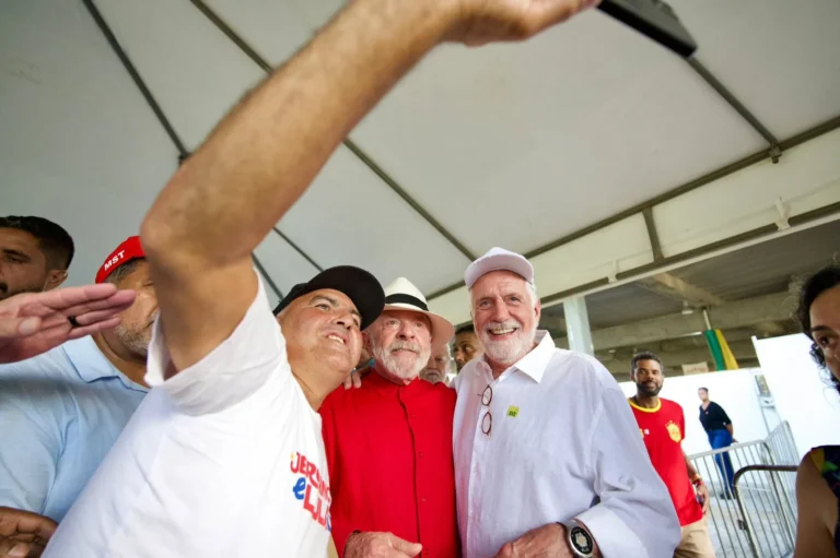 Lula e Wagner Comemoram 42 Anos do MST em Salvador: Um Marco Histórico e Político