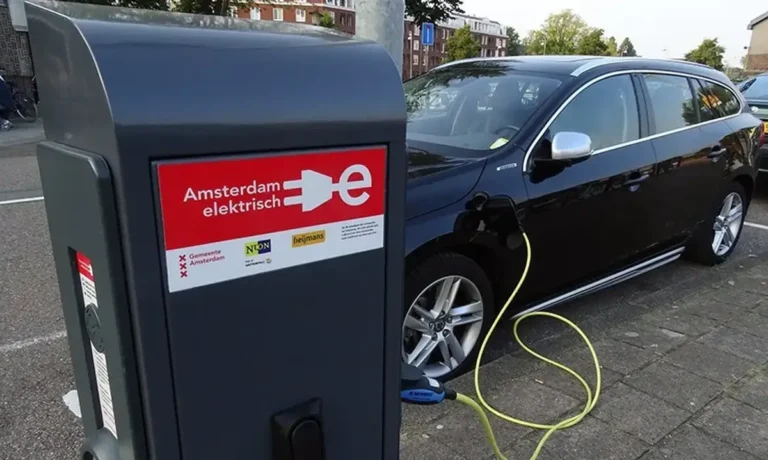 Nova Lei na Bahia Permite Recarga de Carros Elétricos em Garagens de Condomínios