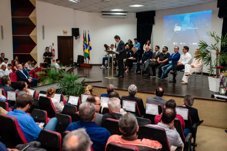 Porto de Itajaí Termina 2025 com Faturamento Recorde de R$ 180 Milhões Porto de Itajaí Termina 2025 com Faturamento Recorde de R$ 180 Milhões