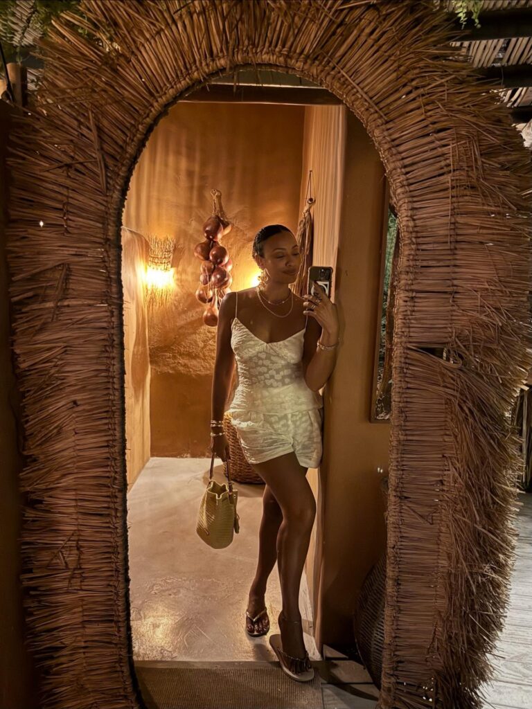 Réveillon em Trancoso: Celebridades como Luciano Huck e Angélica Comemoram a Chegada de 2026