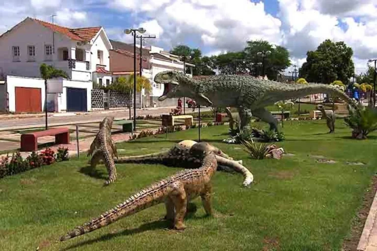 Santa Inês: A Cidade da Bahia que Encanta com Réplicas de Dinossauros
