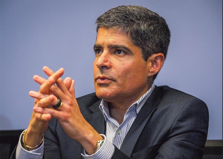 ACM Neto Critica 'Panelinha' do PT na Bahia e Ironiza Evento em Salvador