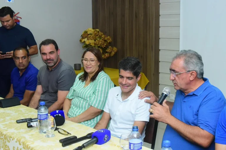 ACM Neto Recebe Apoio de Isaac Carvalho e Anuncia Novo Momento Político na Bahia ACM Neto Recebe Apoio de Isaac Carvalho e Anuncia Novo Momento Político na Bahia