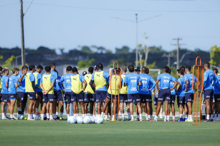 Bahia e Juazeirense se enfrentam neste domingo com Everaldo e Roger na lista de relacionados