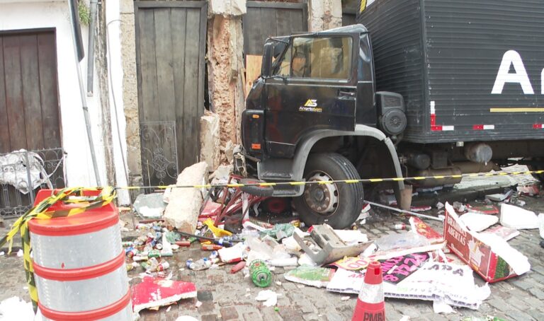 Caminhão Desgovernado Colide com Museu no Centro Histórico de Salvador: O que Aconteceu?