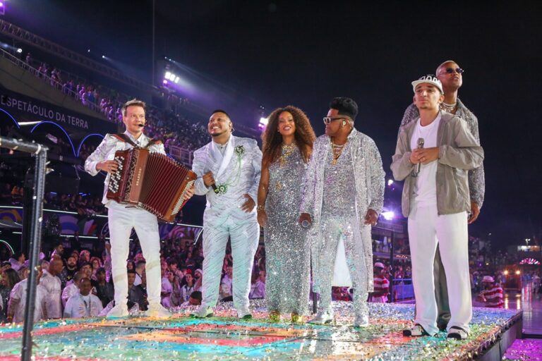 Desfile das Campeãs: Homenagem a Preta Gil e Show de Léo Santana Elevam Emoção