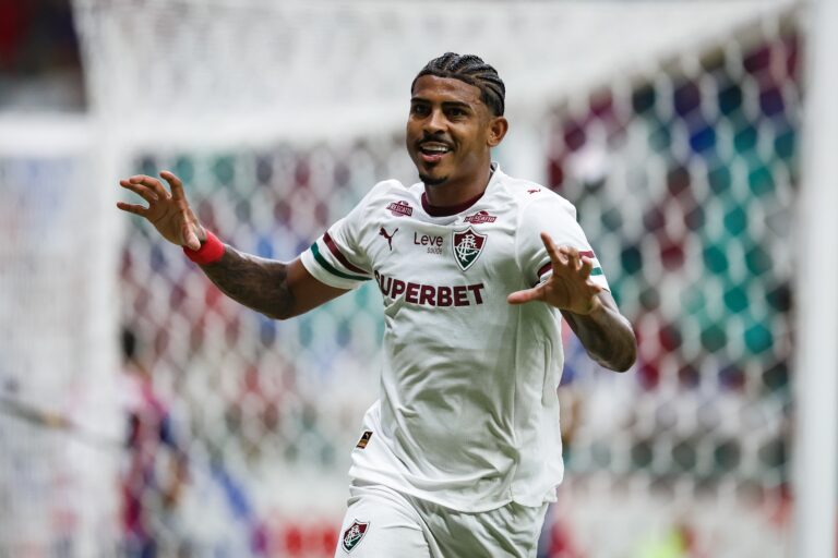 Fluminense Brilha, Mas Empata com Bahia na Fonte Nova Após Erro da Defesa