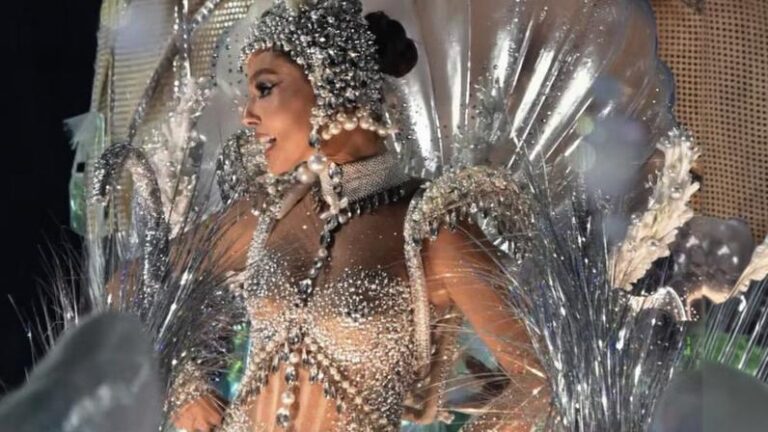 Giovanna Lancellotti Brilha na Sapucaí Celebrando o Vice da Beija-Flor