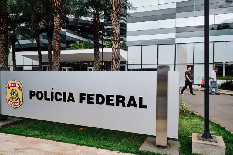 Investigações da PF Sobre Vazamento de Dados da Receita Envolvem Ministros do STF Investigações da PF Sobre Vazamento de Dados da Receita Envolvem Ministros do STF