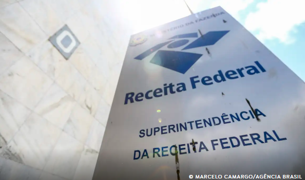 Investigações Revelam Salários de Servidores da Receita Envolvidos em Vazamento de Dados do STF Investigações Revelam Salários de Servidores da Receita Envolvidos em Vazamento de Dados do STF