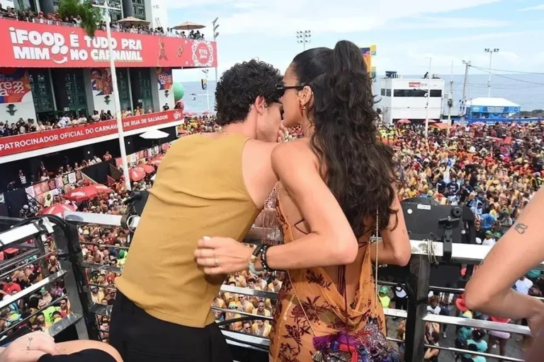 Ivete Sangalo Recebe Shawn Mendes e Bruna Marquezine Antes de Liderar Bloco em Salvador Ivete Sangalo Recebe Shawn Mendes e Bruna Marquezine Antes de Liderar Bloco em Salvador