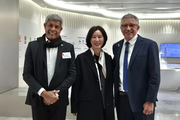 Jerônimo Rodrigues Retorna com Acordos Bilionários em Saúde e Tecnologia para a Bahia