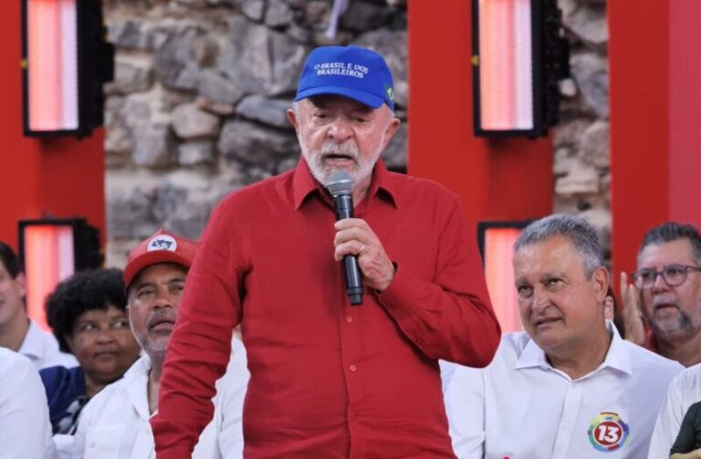 Lula Critica Corrupção na Política em Aniversário do PT: 'Está Apodrecendo'