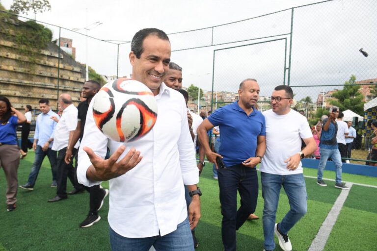 Prefeitura de Salvador Inaugura Campo de Grama Sintética na Avenida Gal Costa