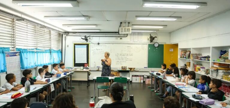 Redução da Jornada de Professores da Educação Básica para 30 Horas Semanais: O Que Isso Significa?