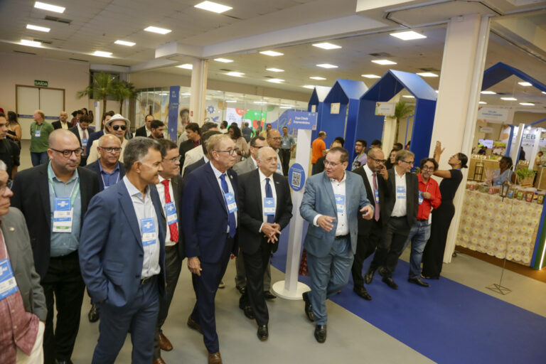 Abertura do Salão Sebrae das Cidades Empreendedoras: Autoridades se Reúnem e Premiações se Destacam Abertura do Salão Sebrae das Cidades Empreendedoras: Autoridades se Reúnem e Premiações se Destacam