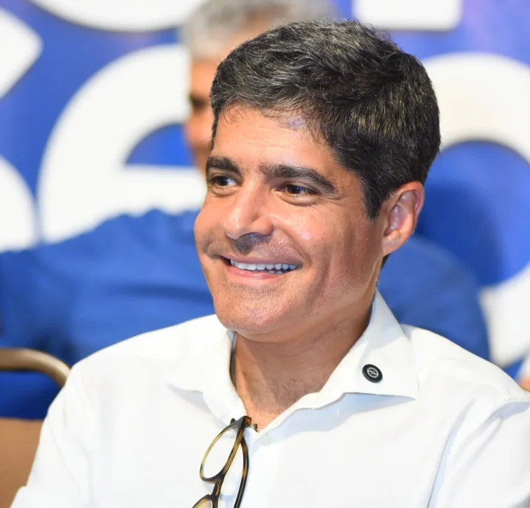 ACM Neto se Destaca em Pesquisa para o Governo da Bahia