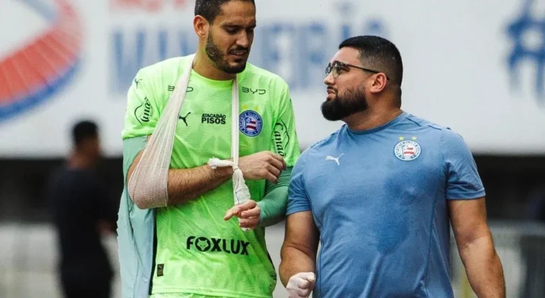 Bahia Enfrenta Crise com Luxação do Goleiro Titular em Jogo do Brasileirão Bahia Enfrenta Crise com Luxação do Goleiro Titular em Jogo do Brasileirão
