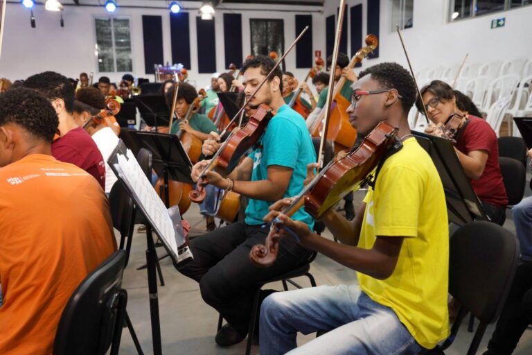 Bahia Leva Música e Cultura à China: A Maior Turnê Internacional do NEOJIBA Bahia Leva Música e Cultura à China: A Maior Turnê Internacional do NEOJIBA