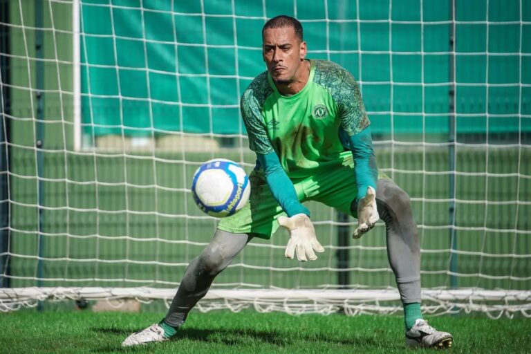 Bahia Recebe Léo Vieira: Novo Goleiro Promete Dedicação Até 2026 Bahia Recebe Léo Vieira: Novo Goleiro Promete Dedicação Até 2026
