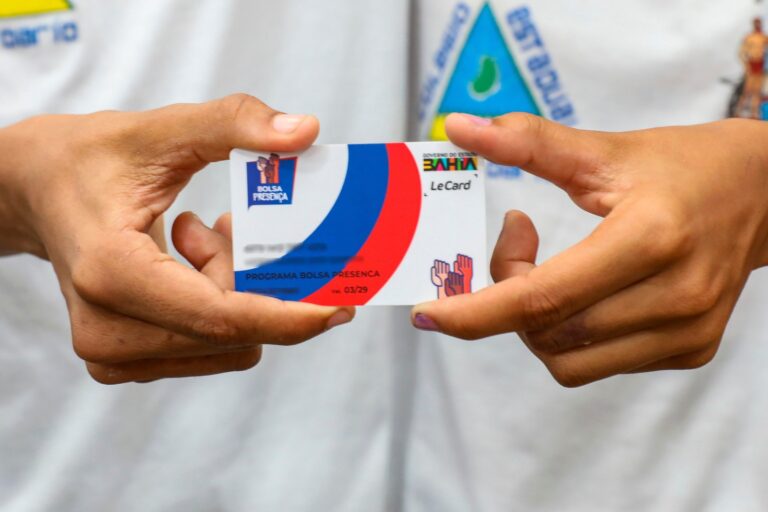 Bolsa Presença: Crédito Liberado para 366 Mil Estudantes na Bahia