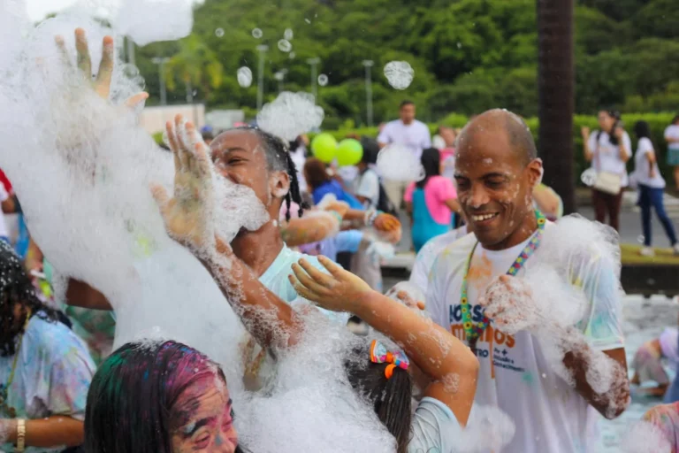Caminhada Inclusiva Reúne Famílias e Promove Acolhimento em Evento Emocionante