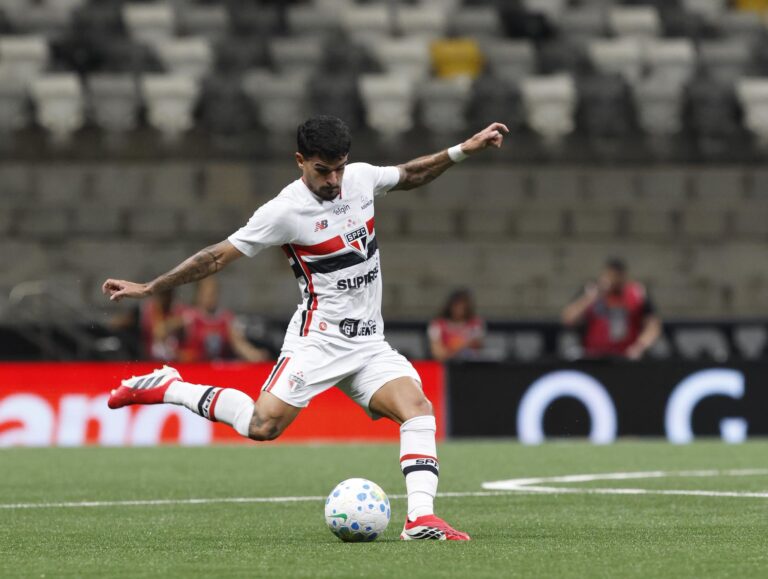 Cauly, emprestado pelo Bahia, busca se firmar como titular no São Paulo