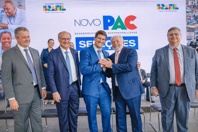 Conflitos Entre PSB e PT: Divergências na Vice-Presidência e em Pernambuco Aumentam Tensão Conflitos Entre PSB e PT: Divergências na Vice-Presidência e em Pernambuco Aumentam Tensão