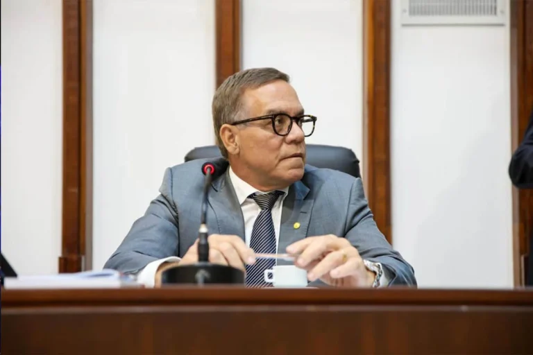 Deputado Exige Esclarecimentos sobre Contrato da Bahia com Banco Master - Transparência Necessária
