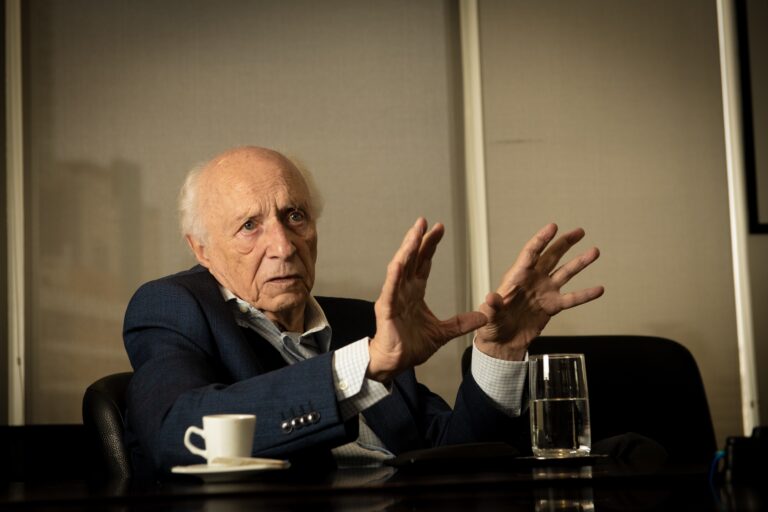 Desafios dos EUA: Educação, Inovação e Energia Sob Pressão Desafios dos EUA: Educação, Inovação e Energia Sob Pressão