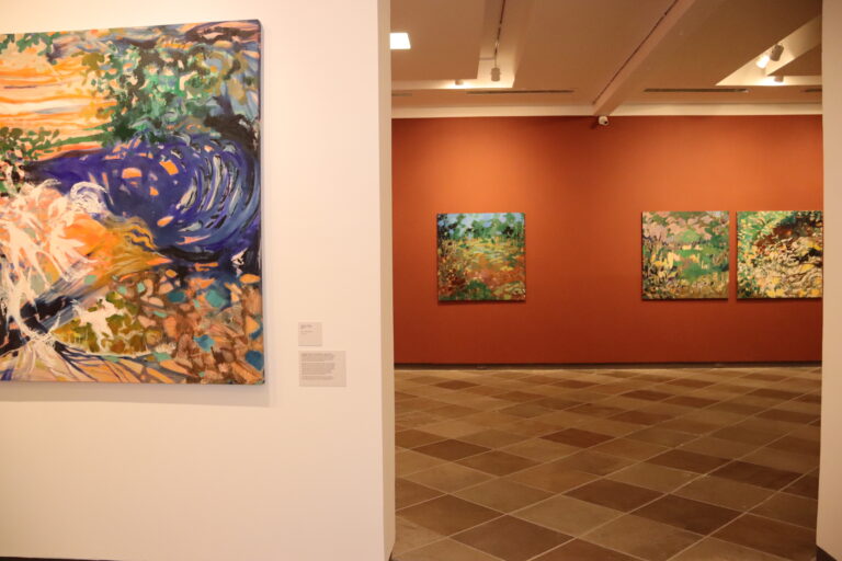 Encontros com a Artista: Uma Imersão na Exposição 'Viagem à Aurora do Mundo'