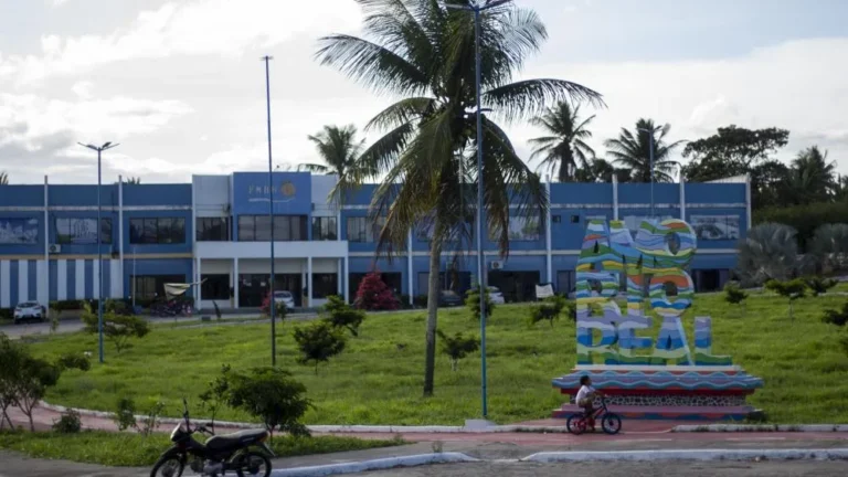 Falta de Medicamentos e Crise na Saúde Pública em Rio Real: Denúncia de Vereador