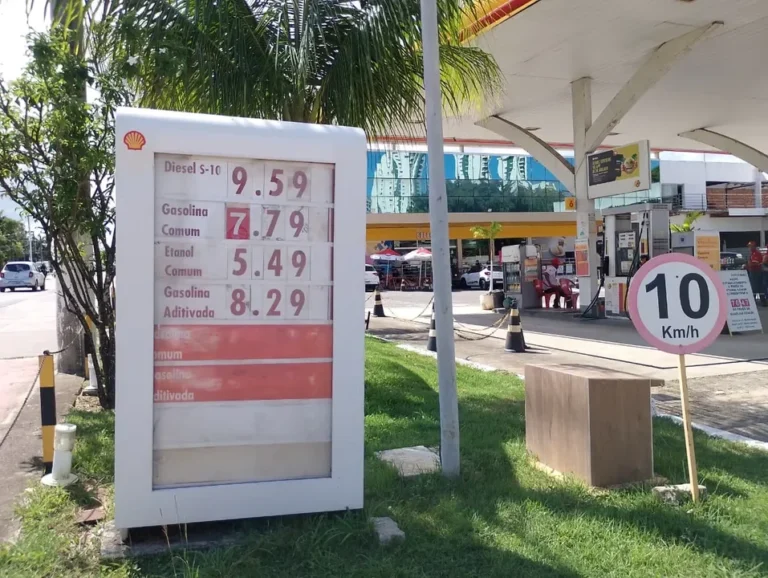 Gasolina em Salvador: Preços batem recorde e alcançam quase R$ 8 em poucos dias Gasolina em Salvador: Preços batem recorde e alcançam quase R$ 8 em poucos dias