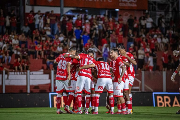 Guto Ferreira, o ‘Rei do Acesso', é o novo técnico do Vila Nova-GO na Série B