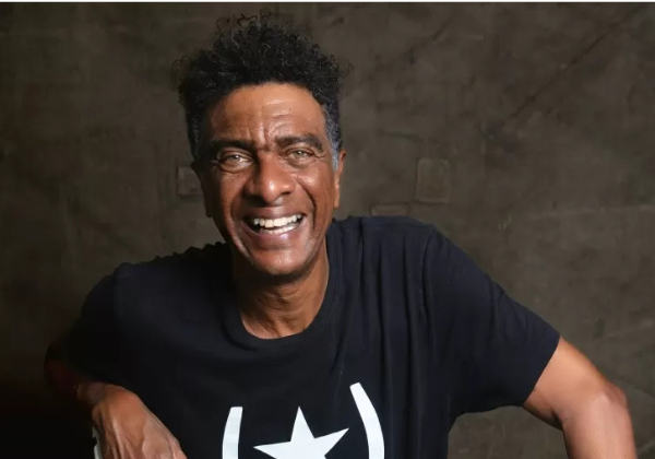 Hélio de La Peña Encanta Salvador com o Espetáculo ‘Preto de Neve’ Hélio de La Peña Encanta Salvador com o Espetáculo ‘Preto de Neve’